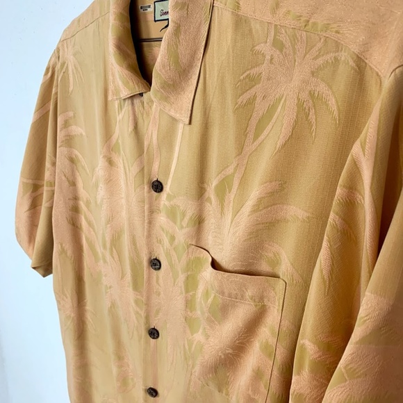 Tommy Bahama Hawaiian Floral Shirt - Picture 4 of 8